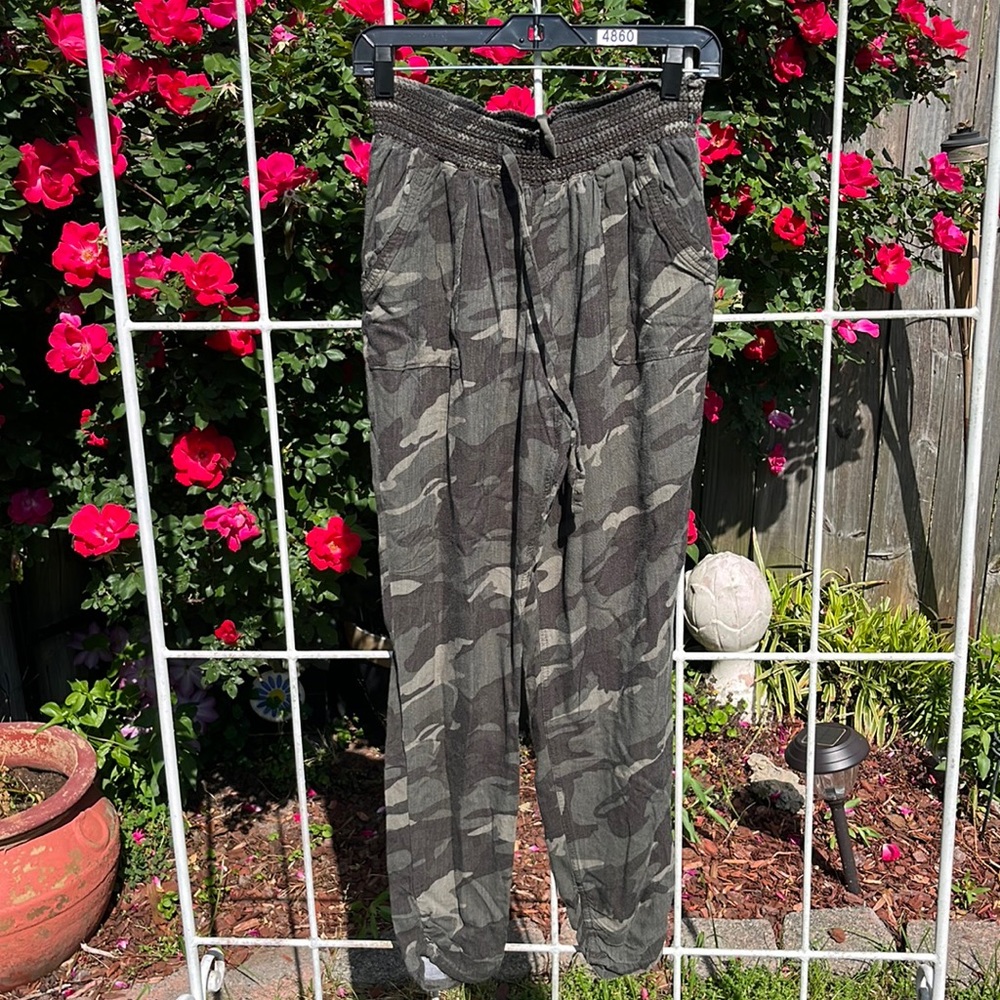 Rewashed preowned camouflaged leggings XL, with tie strings